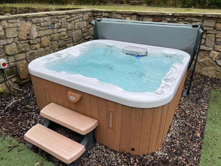 Wycoller Listed Building With Hot Tub